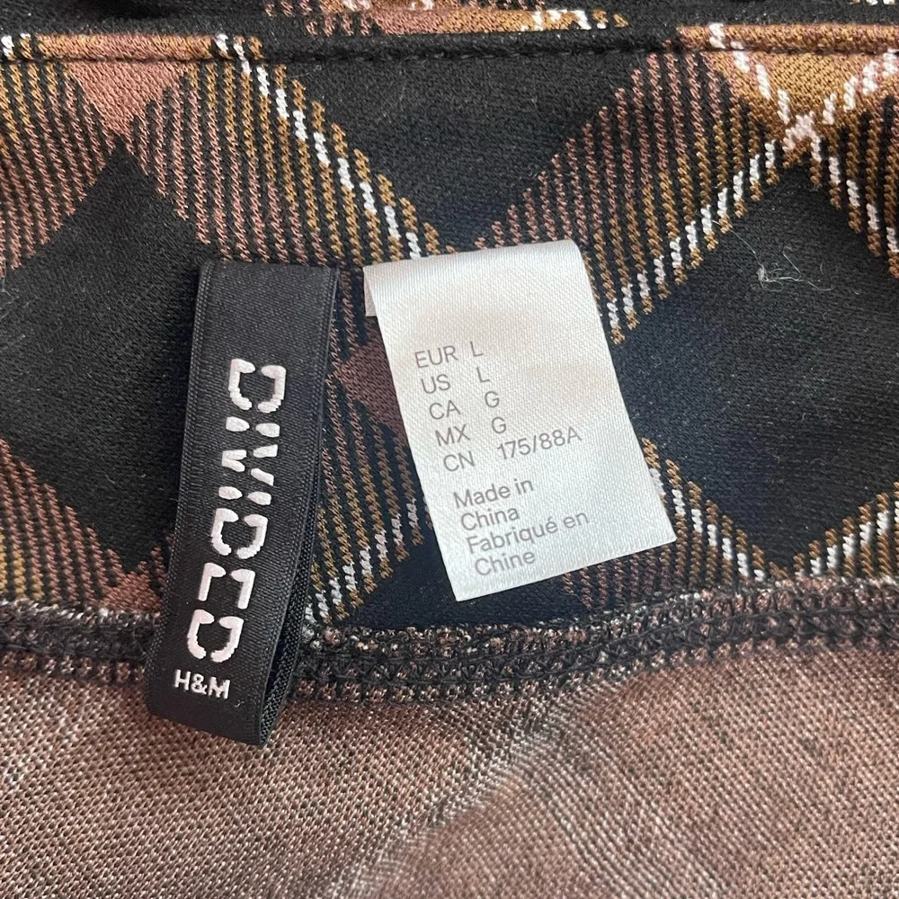 H&M Mini Skirt - Picture 2 of 3